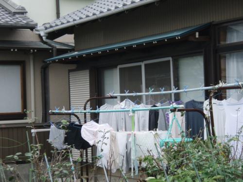 サンテラスで、もう雨の日の洗濯も悩みません。（エクステリア）