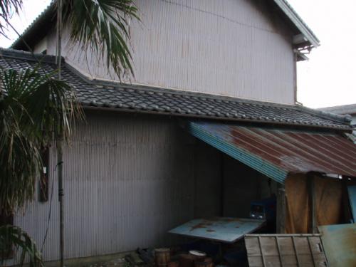 外壁のトタン貼り替えで家の美観が再び！