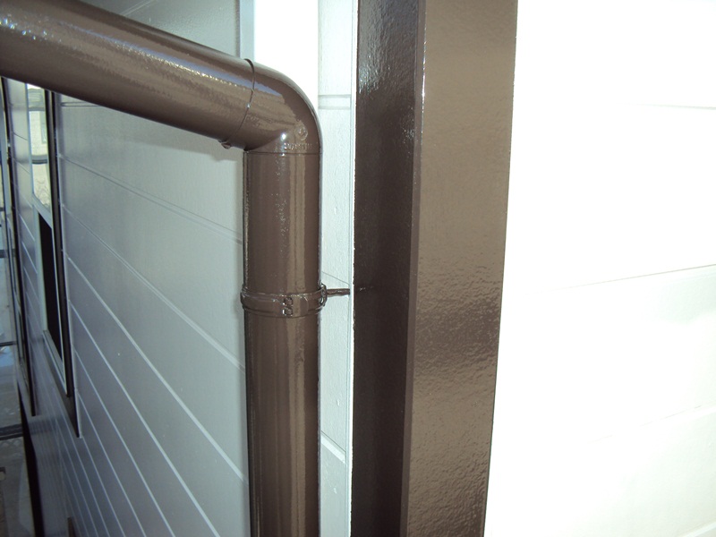 樋とコーナー部分もチョコレート色で統一されアクセントの一部となっています。