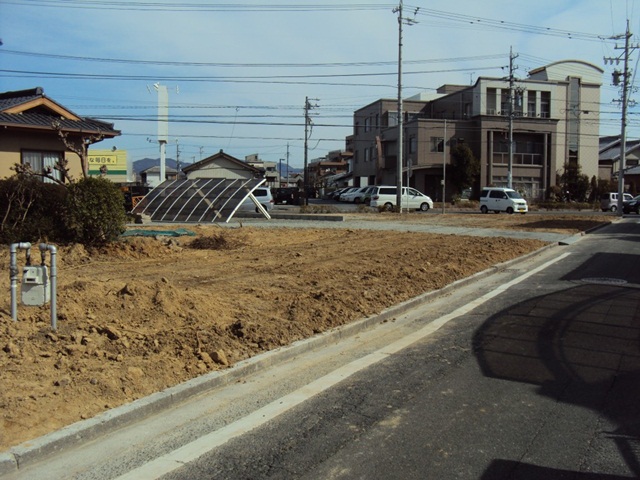 塀解体、植栽・庭石撤去をしました。