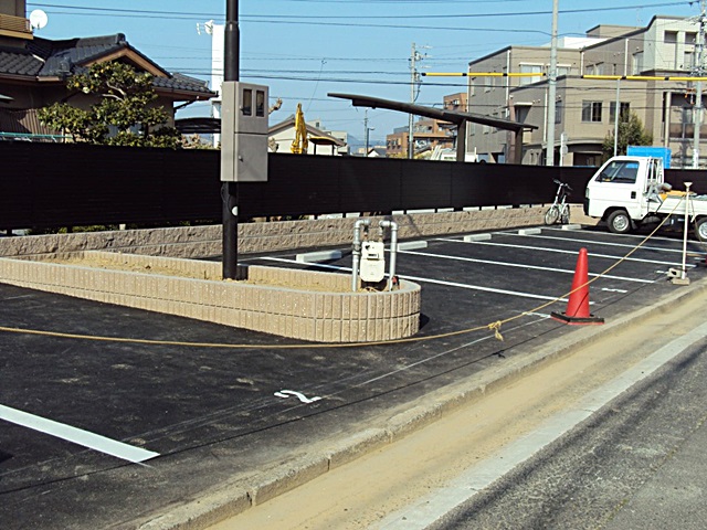 広い敷地を利用して、貸し駐車場を造成しました。