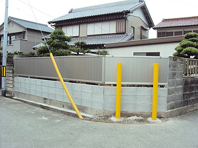 植栽・景石・ 生垣の撤去と境界塀を改修しました。