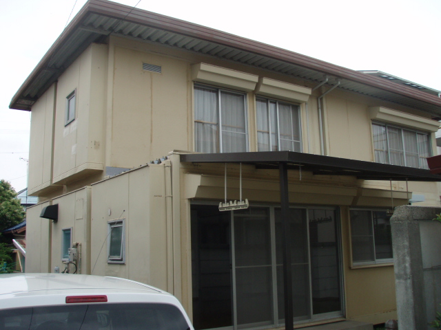 折半屋根と外壁の塗装をしました。 折半屋根と外壁の塗装をしました。