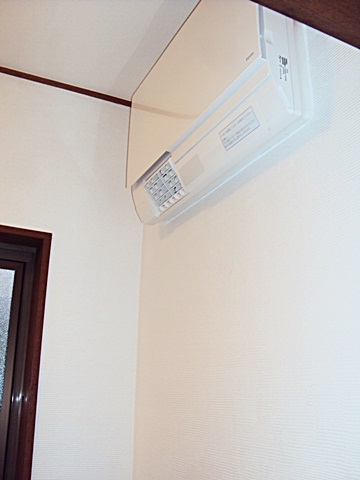 ヒートショックを防ぐ為の温風暖房機も取り付けられました。