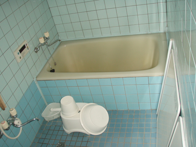浴室・洗面所・トイレのリフォームと、床の張り増しをしました。