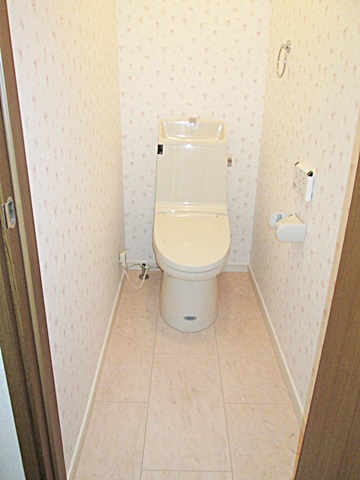 押入をトイレに・和室をフロアー張り・ＬＤＫクロス貼り替え　他