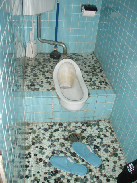 和式トイレを洋式に改修、洋室の簡易防音工事をしました。