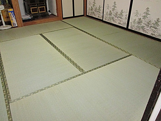 １階和室の畳を表替えしました。イ草の爽やかな香りと青さが心地よい空間にしています。