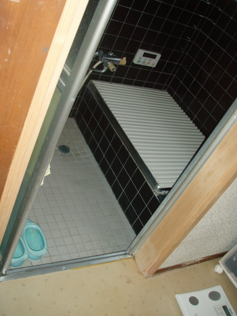 浴室・洗面所・トイレ改修と床の張り増しをしました。