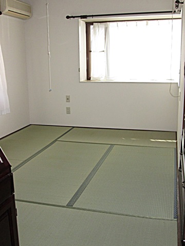 ほか２階の和室の畳を新しくしました。