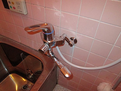 不具合のあった浴室水栓も交換しました。