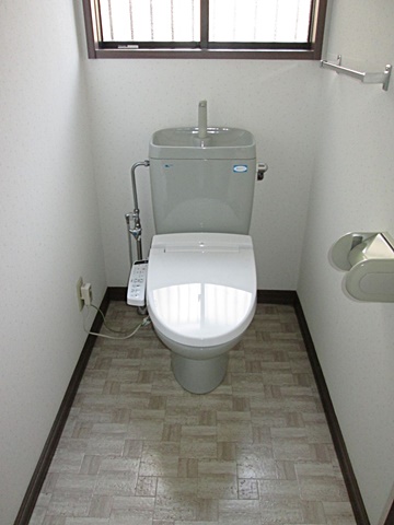 １階トイレの便座を、シャワートイレに取替えました。