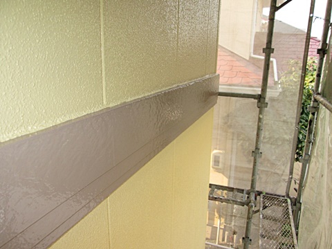 中間にある幕板も樋と同じブラウンで塗り、統一感を持たせています。