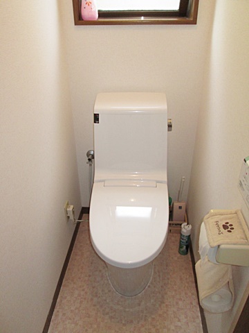 １階のトイレをリフォームしました。全てが新しくなり新築の様に綺麗に生まれ変わりました。