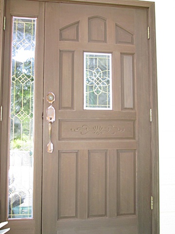 木製ドアを「ガードラックアクア」で塗装しました。色褪せが無くなり綺麗になりました。