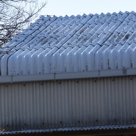 倉庫の屋根を塗り替えました