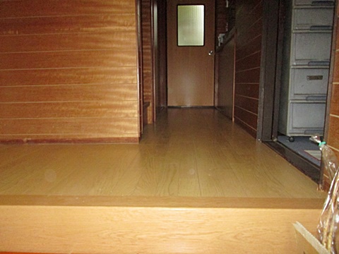 廊下は貼り増しで丈夫な二重張りの床になりました。