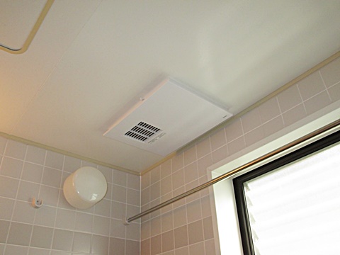 浴室換気扇の取替をしました。暖房機能が追加されヒートショックを防ぐことが出来ます。