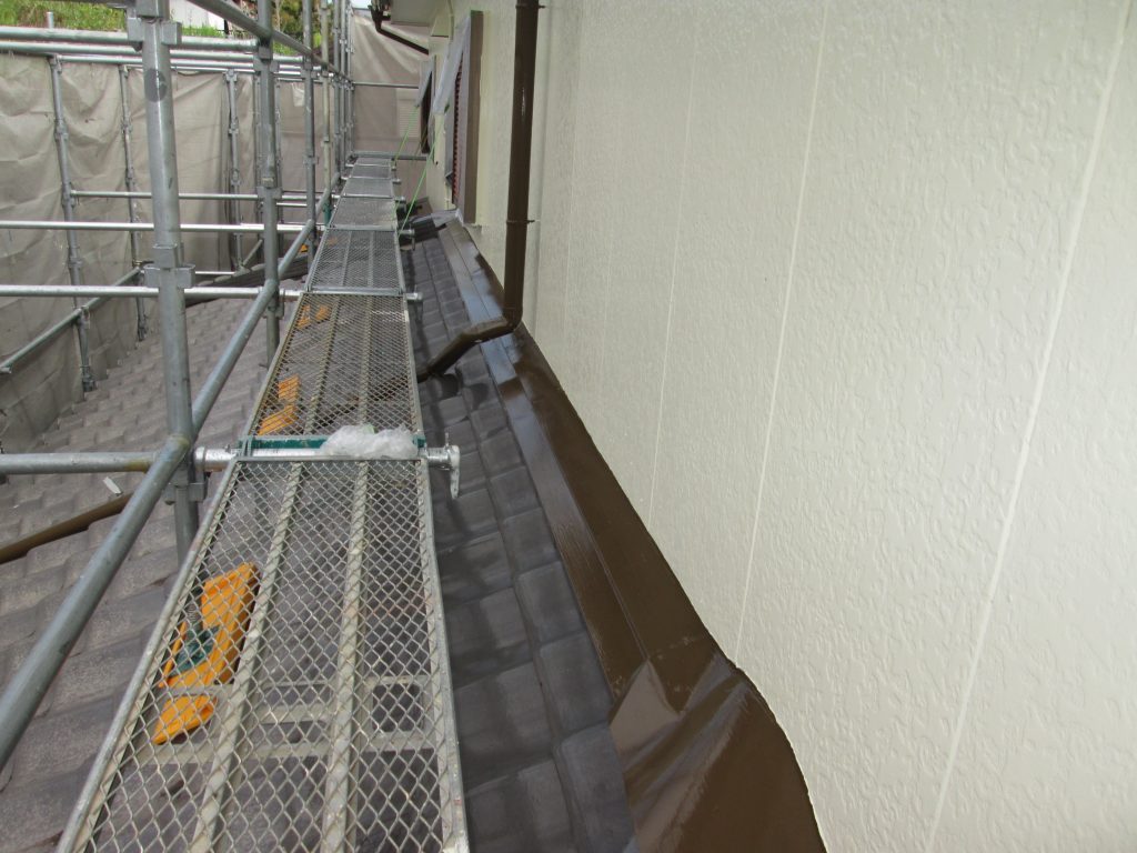 外壁と車庫の塗り替え、車庫屋根の防水工事をしました