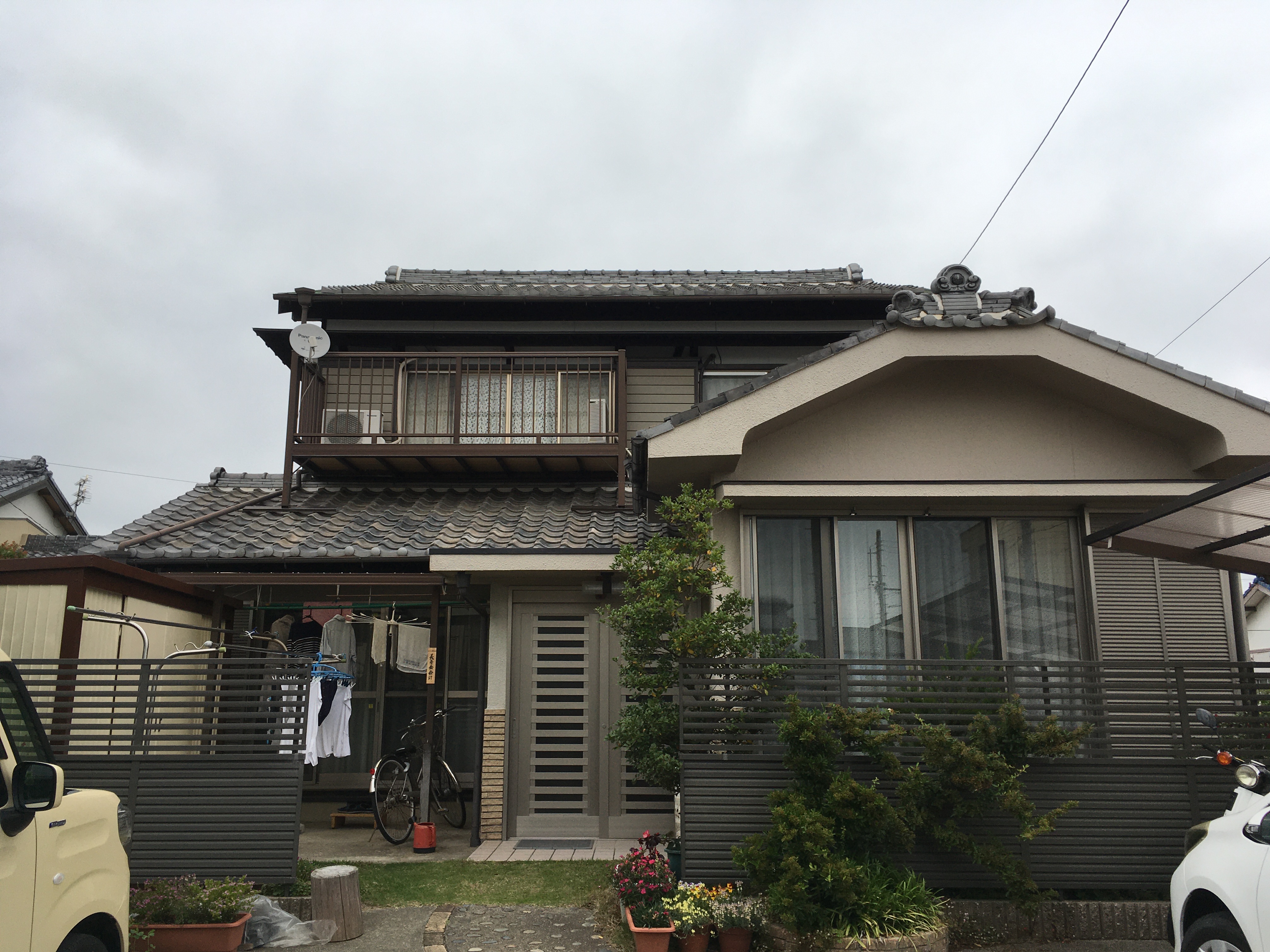 外壁の塗り替えと雨戸の取り換えをしました