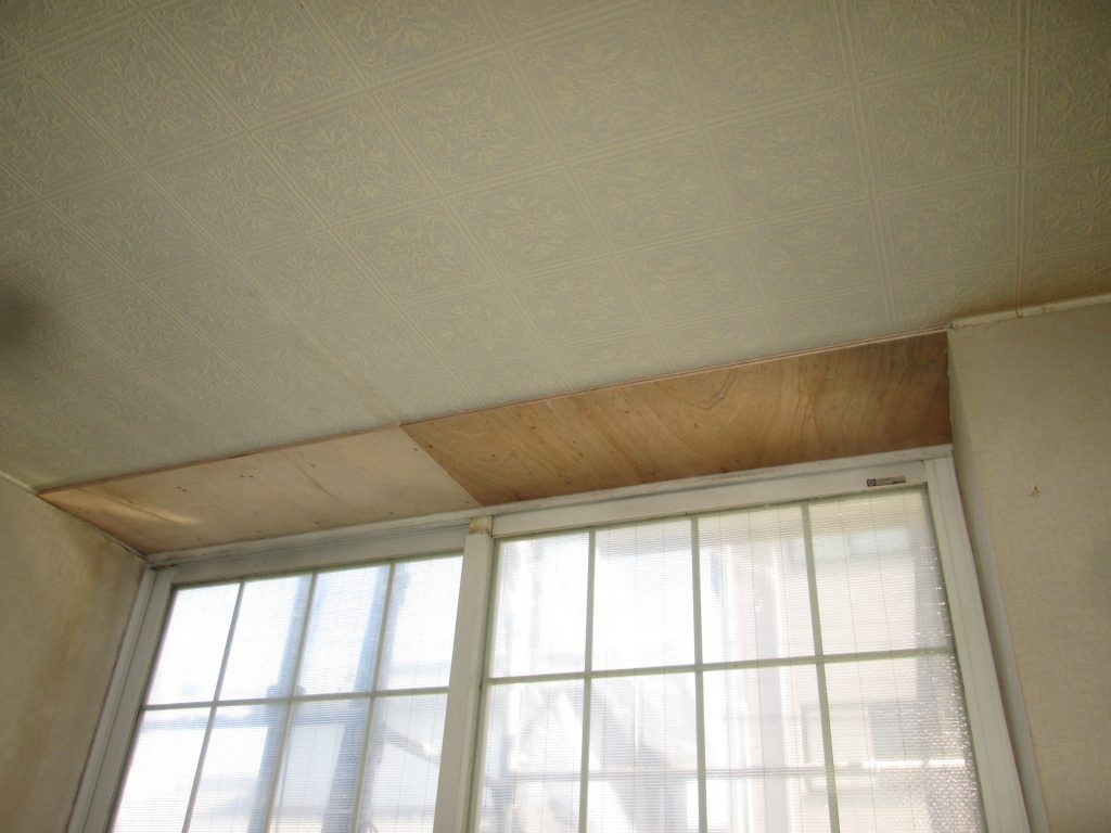 外壁と屋根の塗り替え、雨漏り補修と木部補修をしました