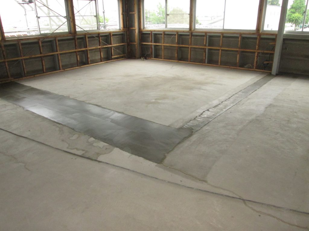 趣味のオーディオルームとして24畳1フロアーの大空間を作りました。