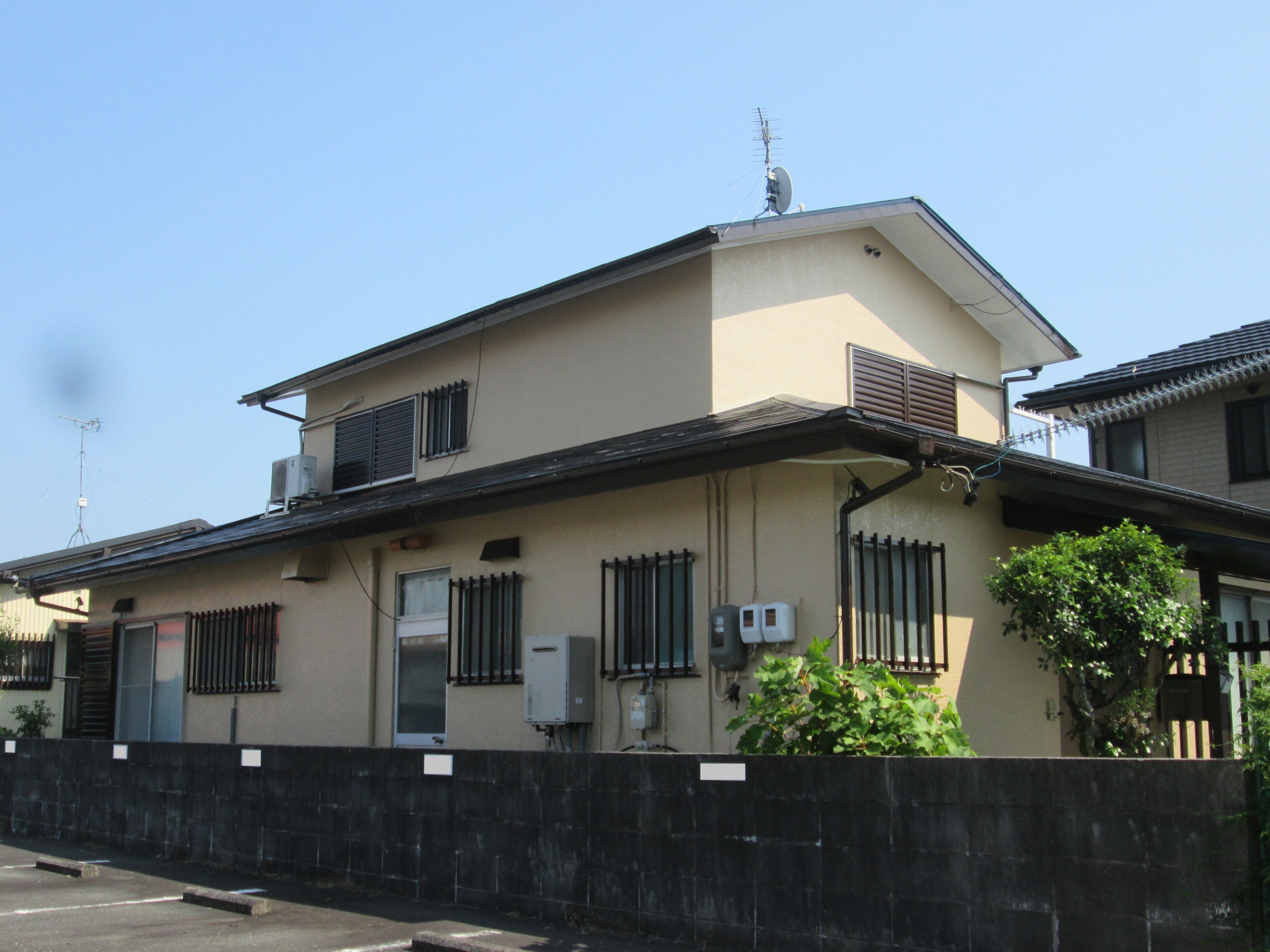 雨漏り止めと屋根・外壁塗装を行いました。（外壁塗装）