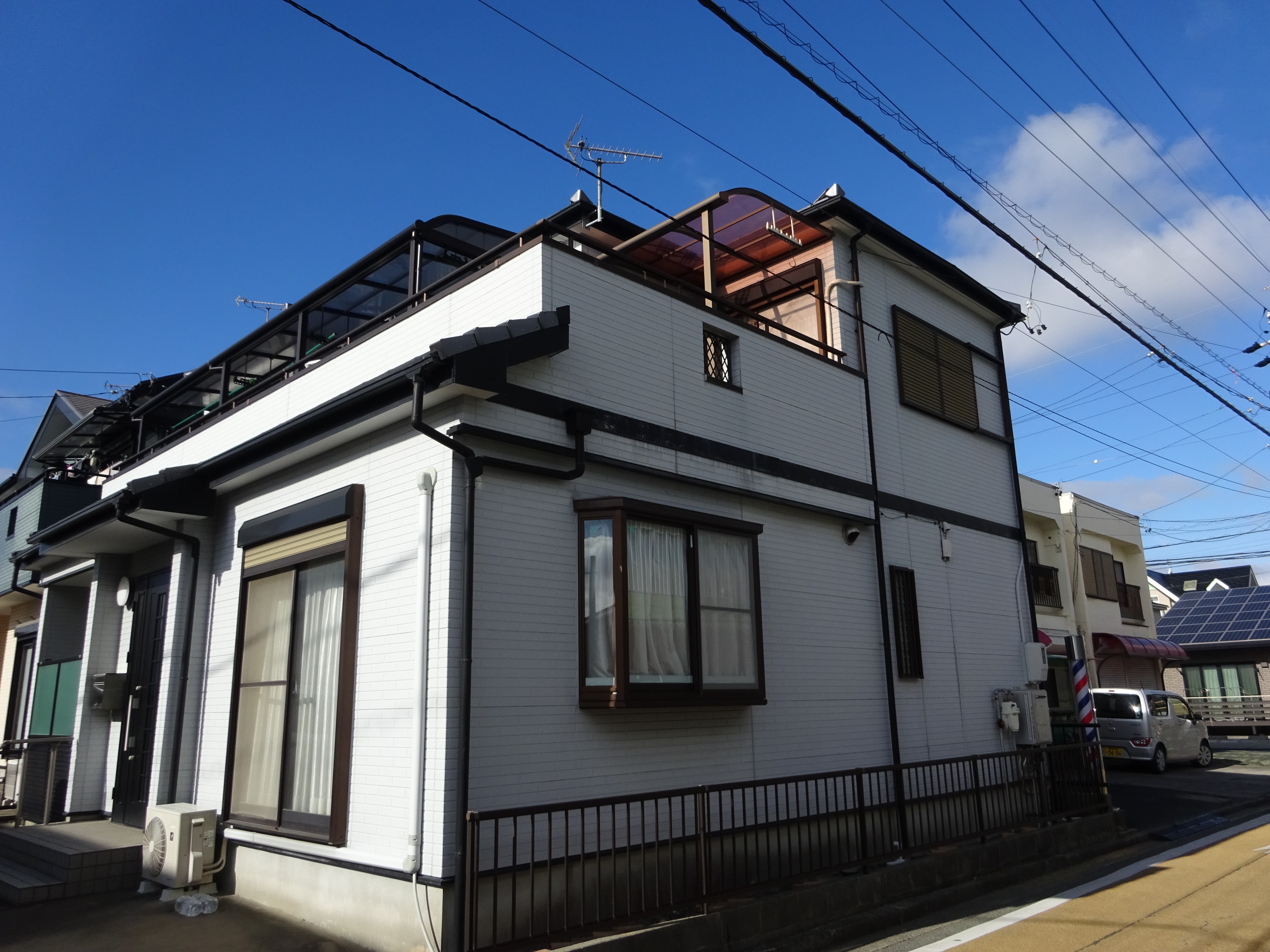 側にある高圧線は塗装に影響しないか心配でしたが 側にある高圧線は塗装に影響しないか心配でしたが