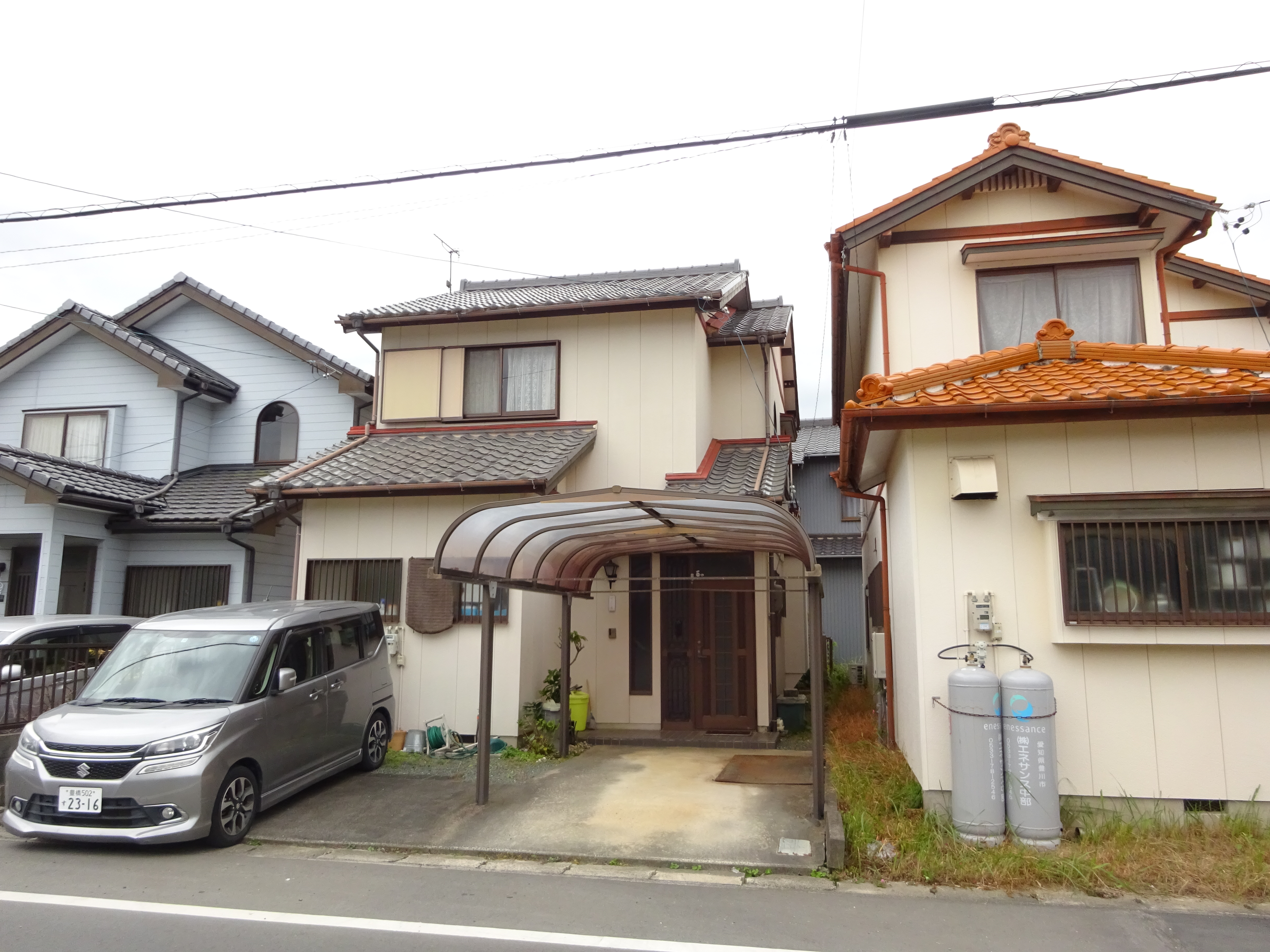 床張替、トイレ、外壁塗装をお願いしました 床張替、トイレ、外壁塗装をお願いしました