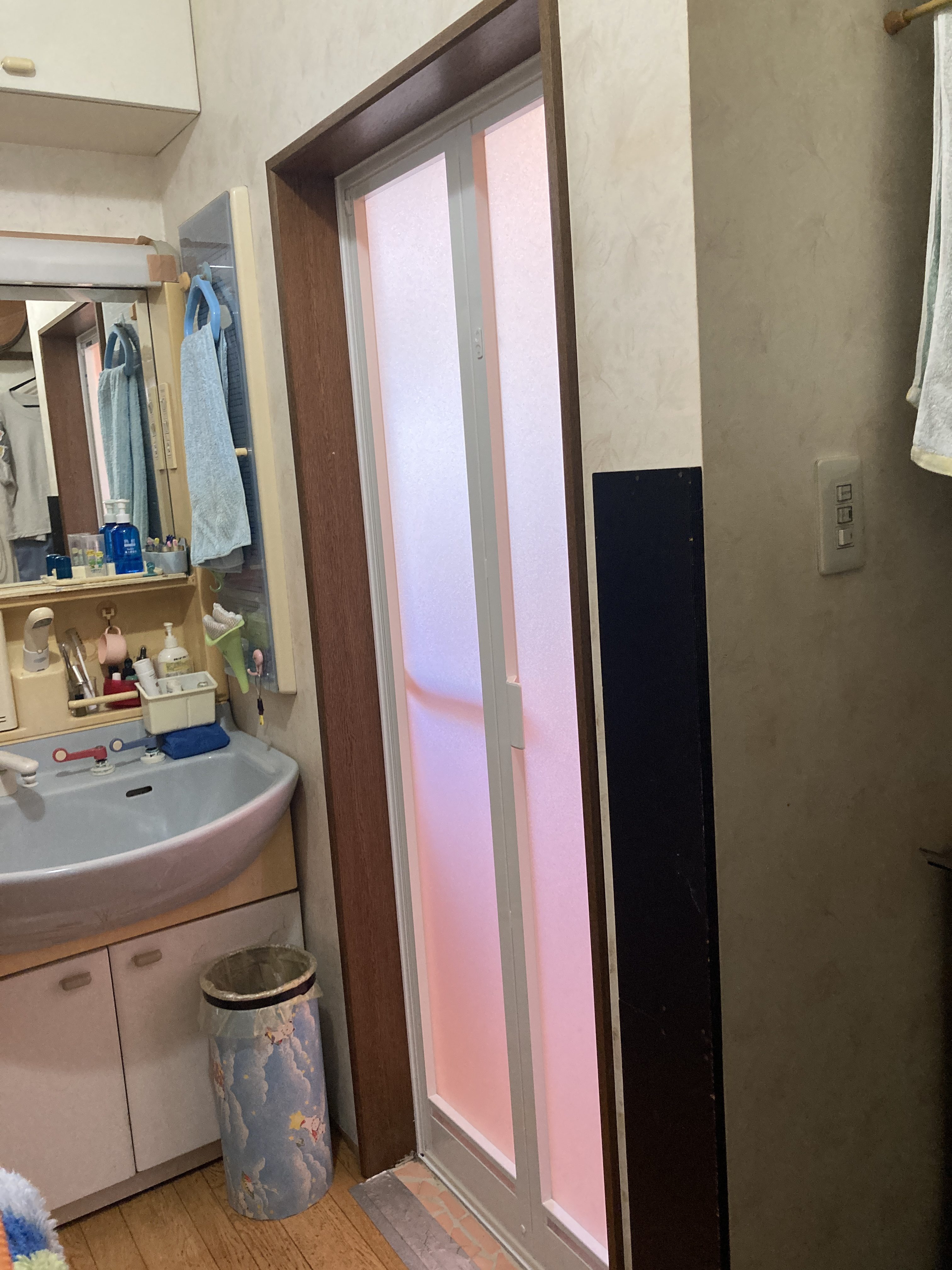 お風呂の開き戸から折れ戸への変更工事完了しました
