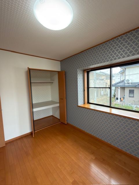 トイレと洋室のクロスの工夫でお洒落に変身