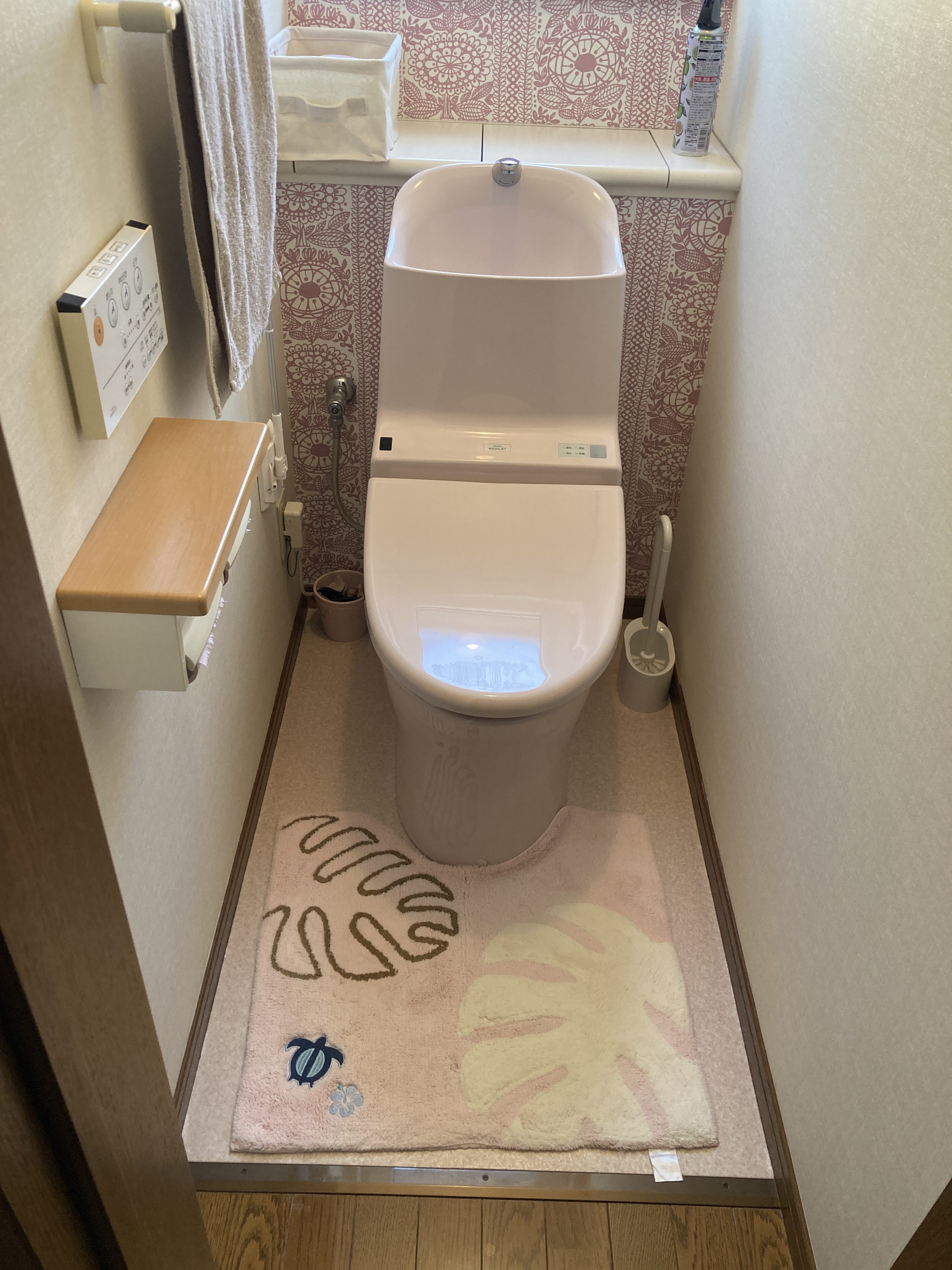 手洗の広いトイレに取替しました。 手洗の広いトイレに取替しました。