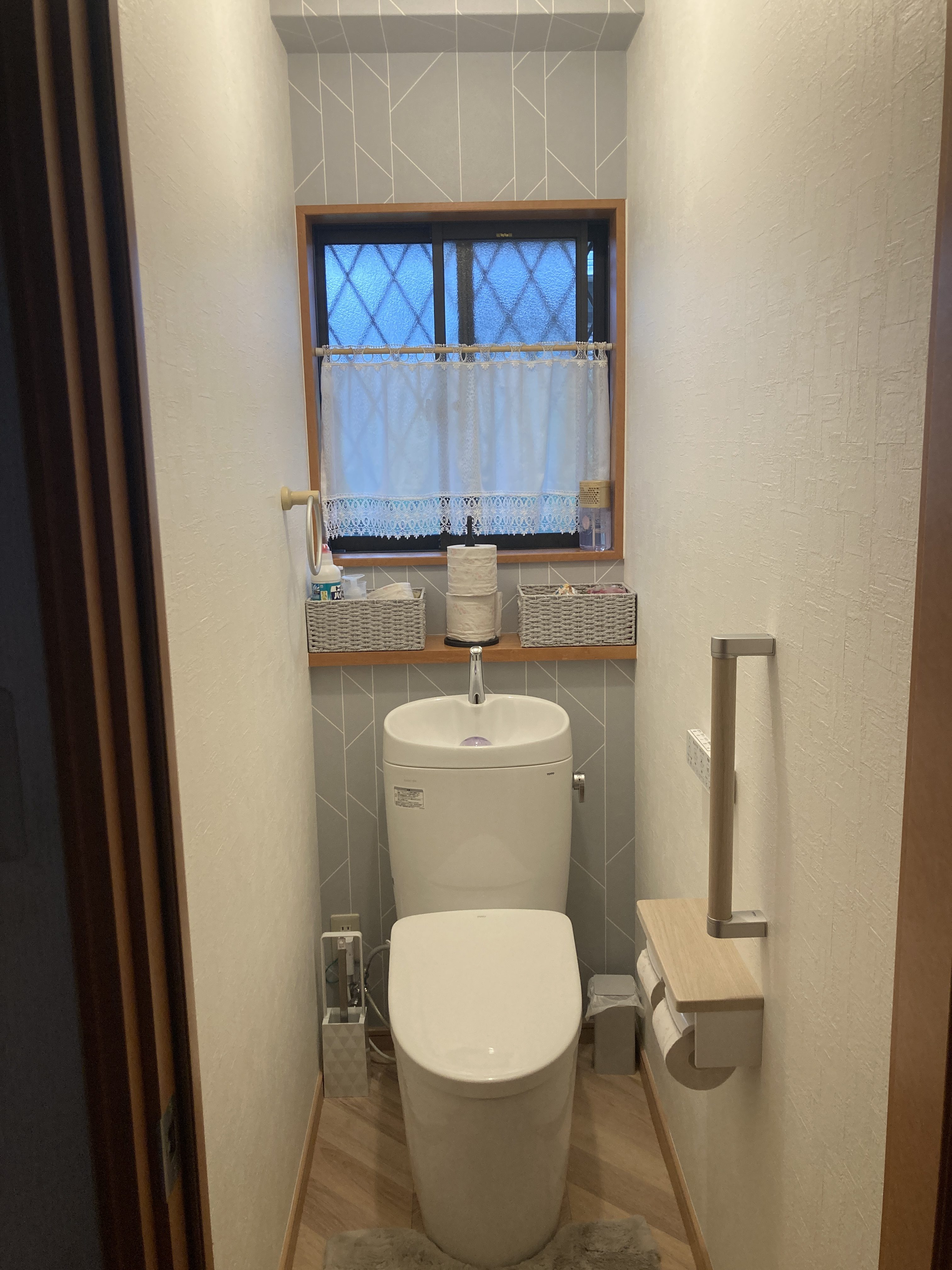 トイレと洋室のクロスの工夫でお洒落に変身