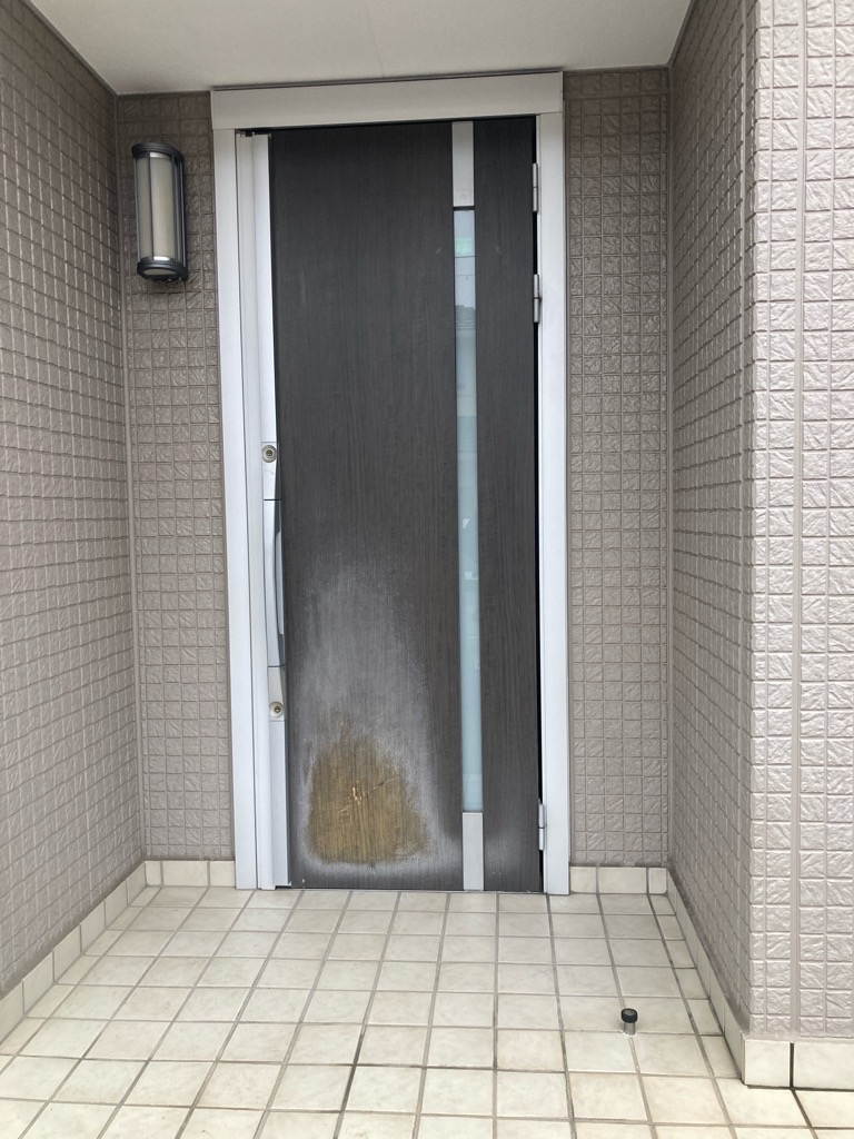 低予算で実現!玄関ドア塗装リフォーム
