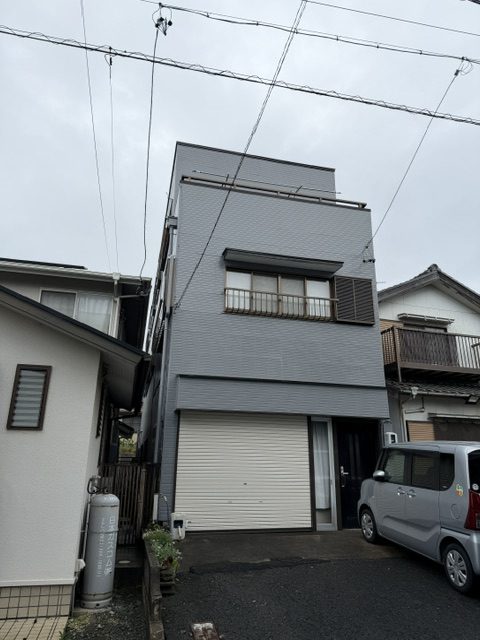 雨漏りを解決し、住まい全体を美しく再生した外装リフォーム