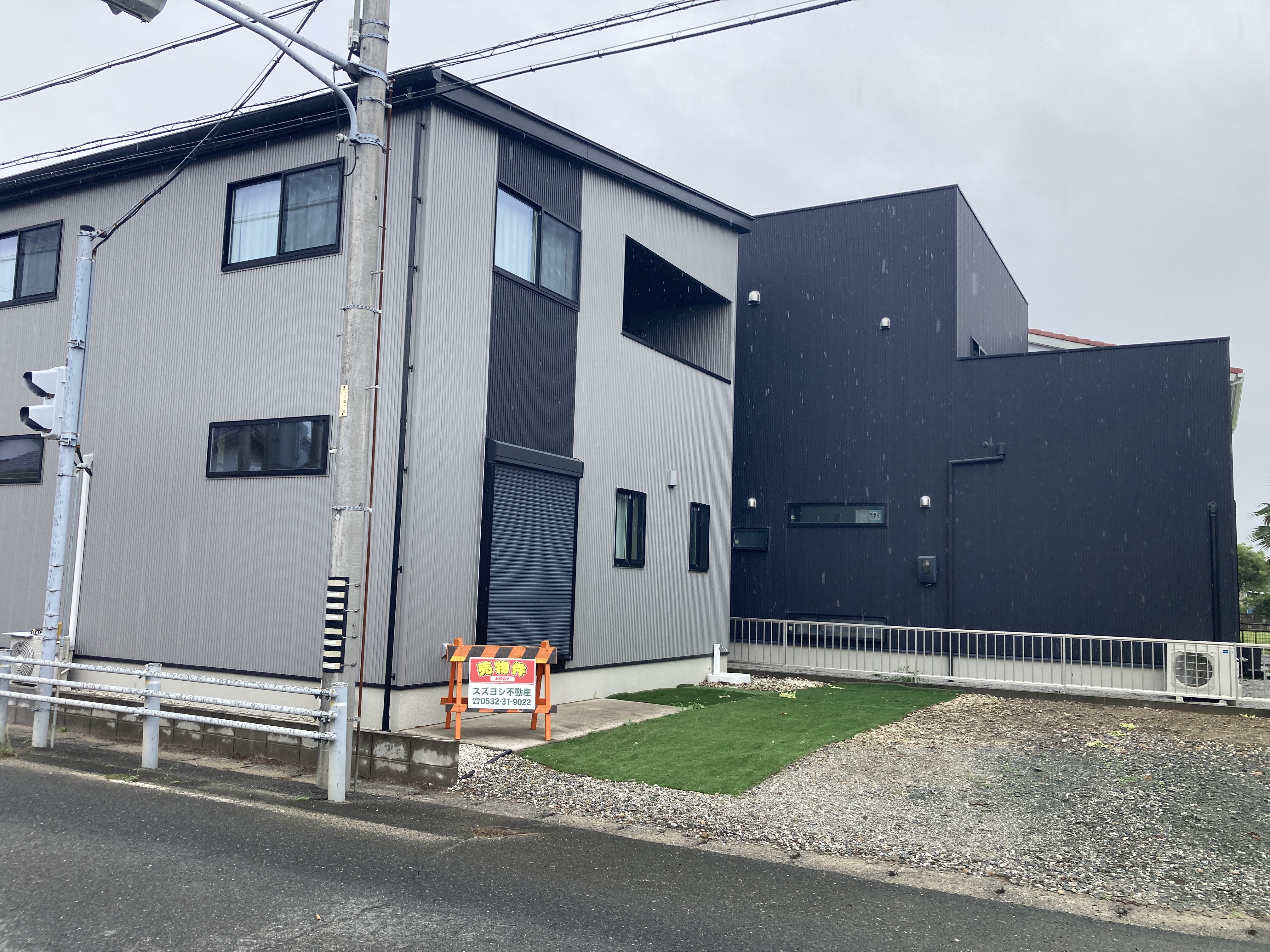 中古住宅の外構を一新！カーポート・人工芝・ウッドデッキで理想のお庭づくり